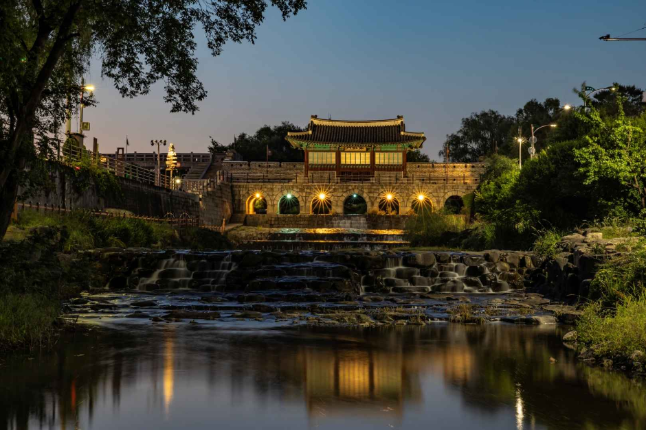Compuerta Hwahongmun